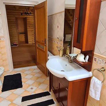 Lucky Roenk Vendeghaz Guest house *