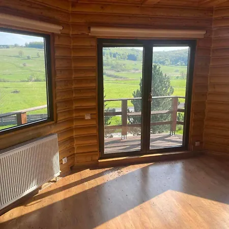 Lucky Roenk Vendeghaz Guest house